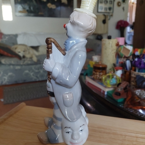 Vintage* Porcelain Espada Navaro Harpsichord Playing Clown - Picture 2 of 5
